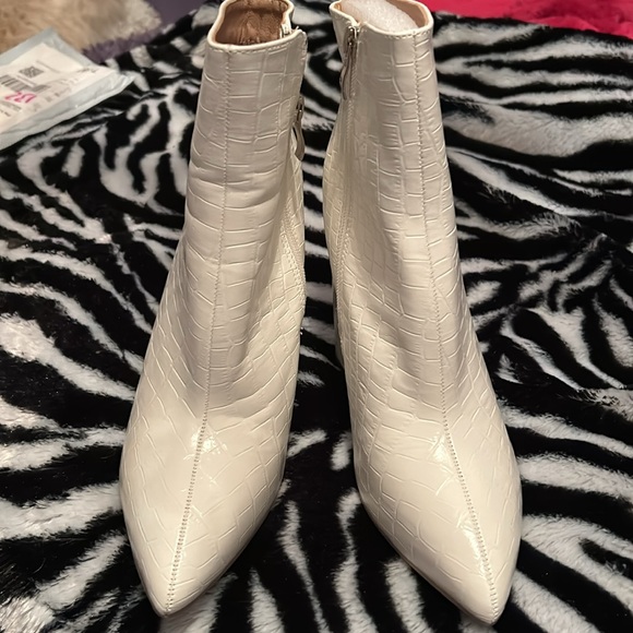 👠👠 WHITE ANKLE BOOTS - Picture 10 of 11